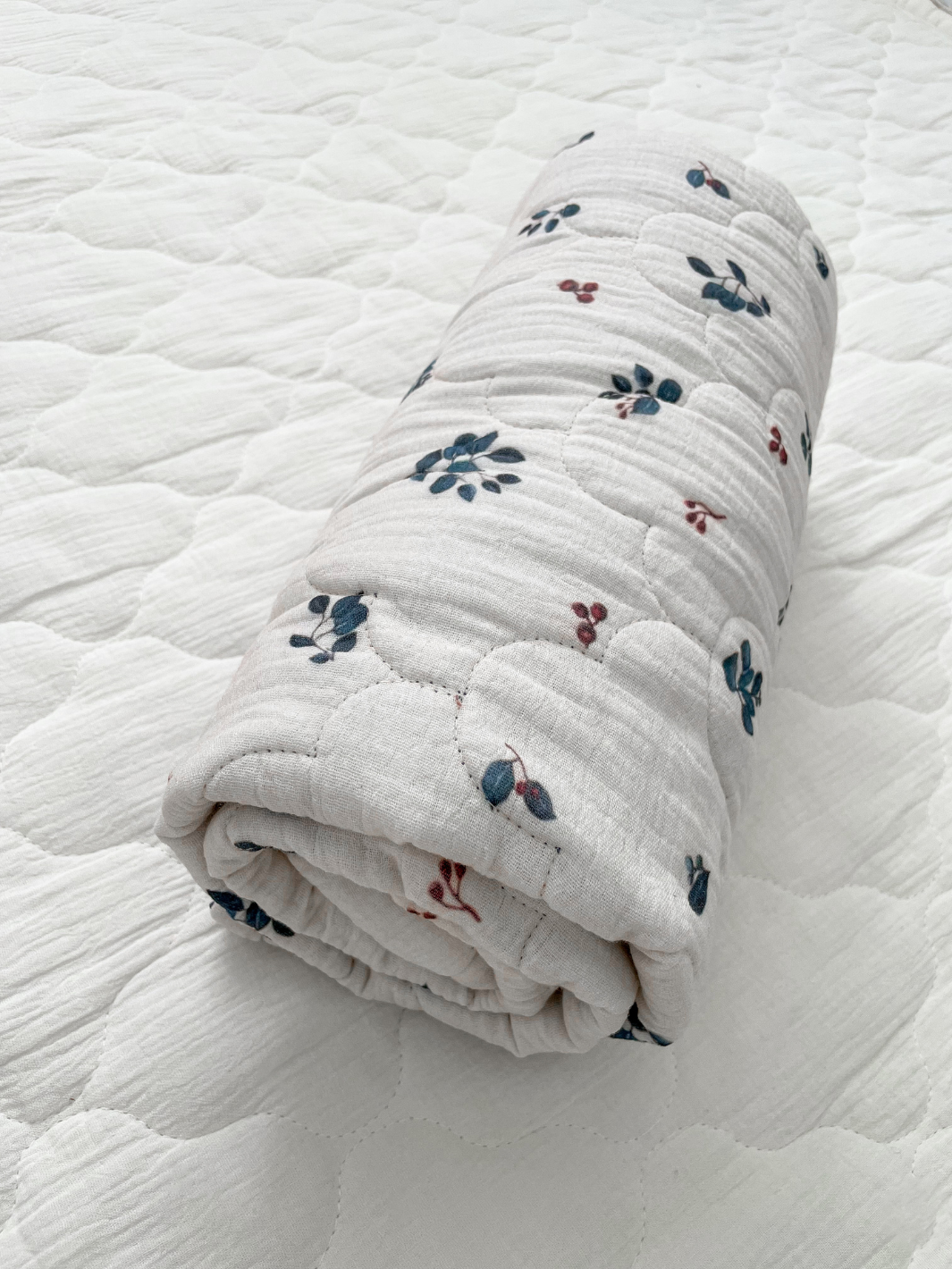 Cot quilt - Blue Bell